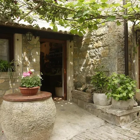 Sara Guest house